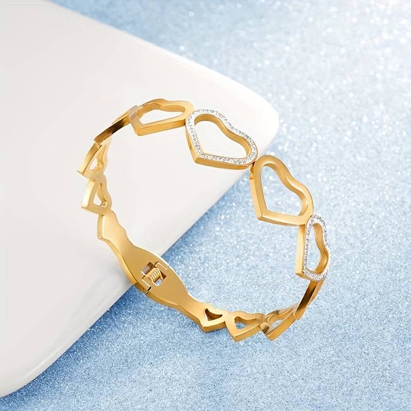 "Ring of Hearts" by Balissa Armreif Mein Shop