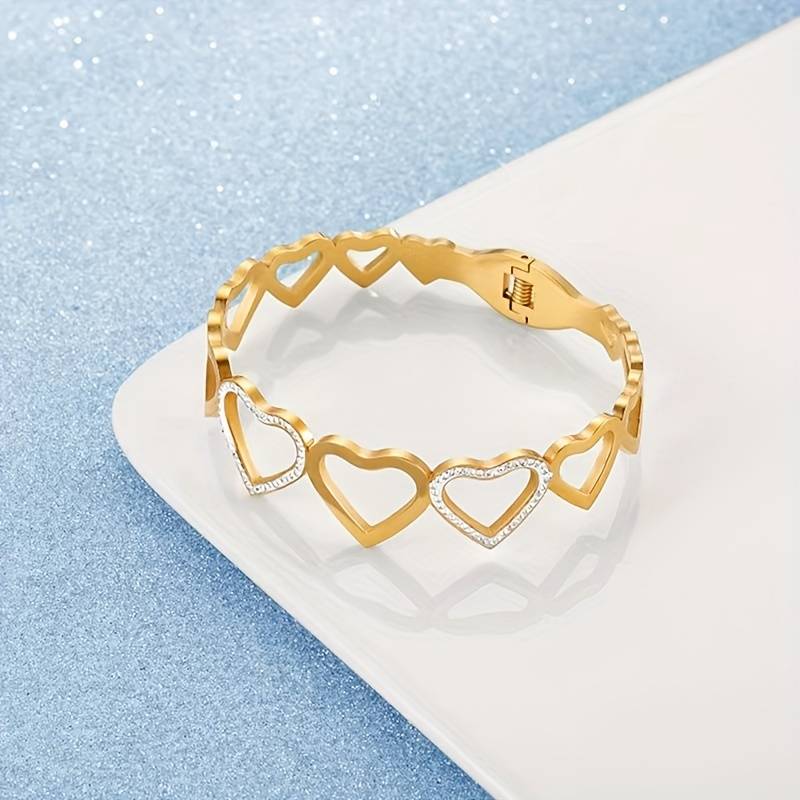"Ring of Hearts" by Balissa Armreif Mein Shop