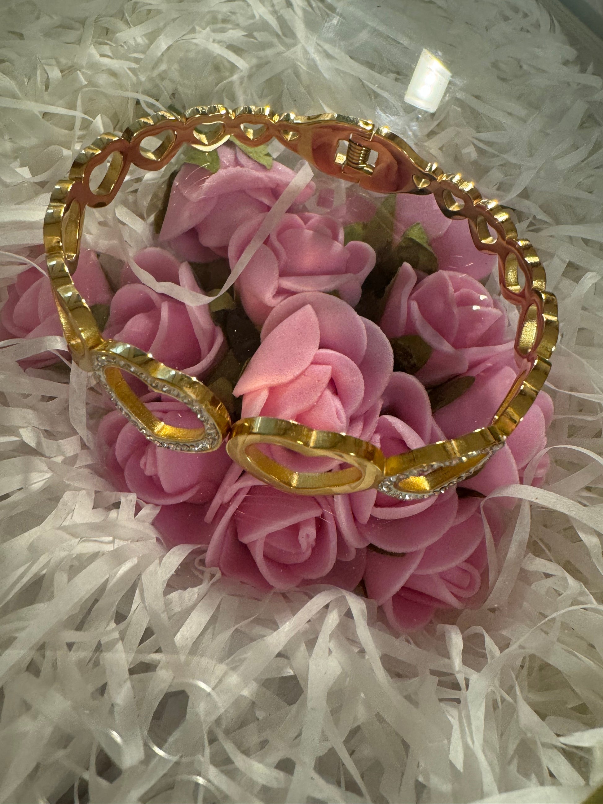 "Ring of Hearts" by Balissa Armreif Mein Shop